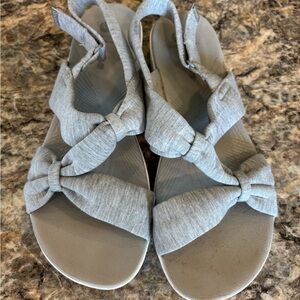 Clark’s Cloud-steppers sandals